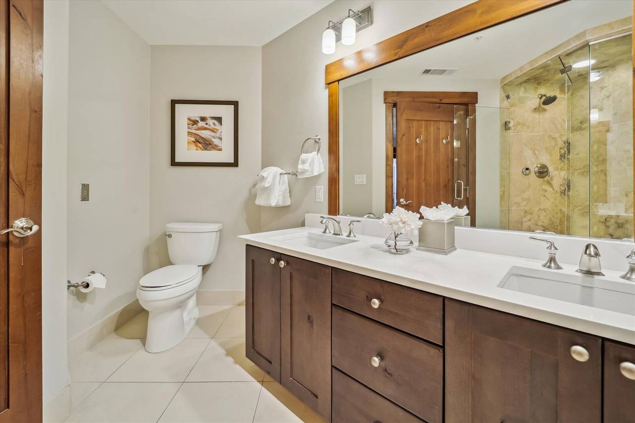 Bathroom - One Ski Hill Place 8424 - Breckenridge Vacation Rental Bathroom - One Ski Hill Place 8424 - Breckenridge Vacation Rental