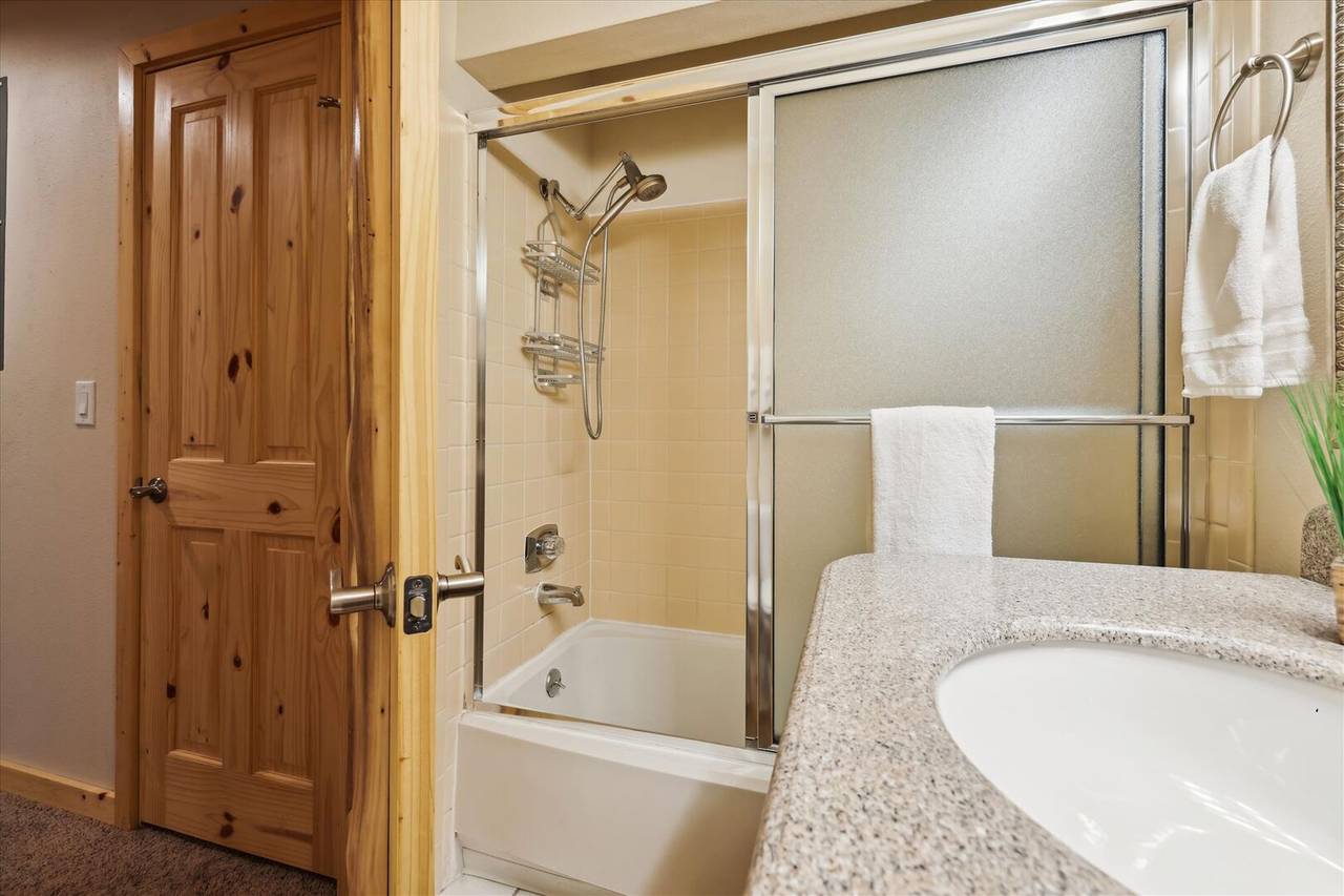 Bathroom - Pine Ridge 15A - Breckenridge Vacation Rental Bathroom - Pine Ridge 15A - Breckenridge Vacation Rental