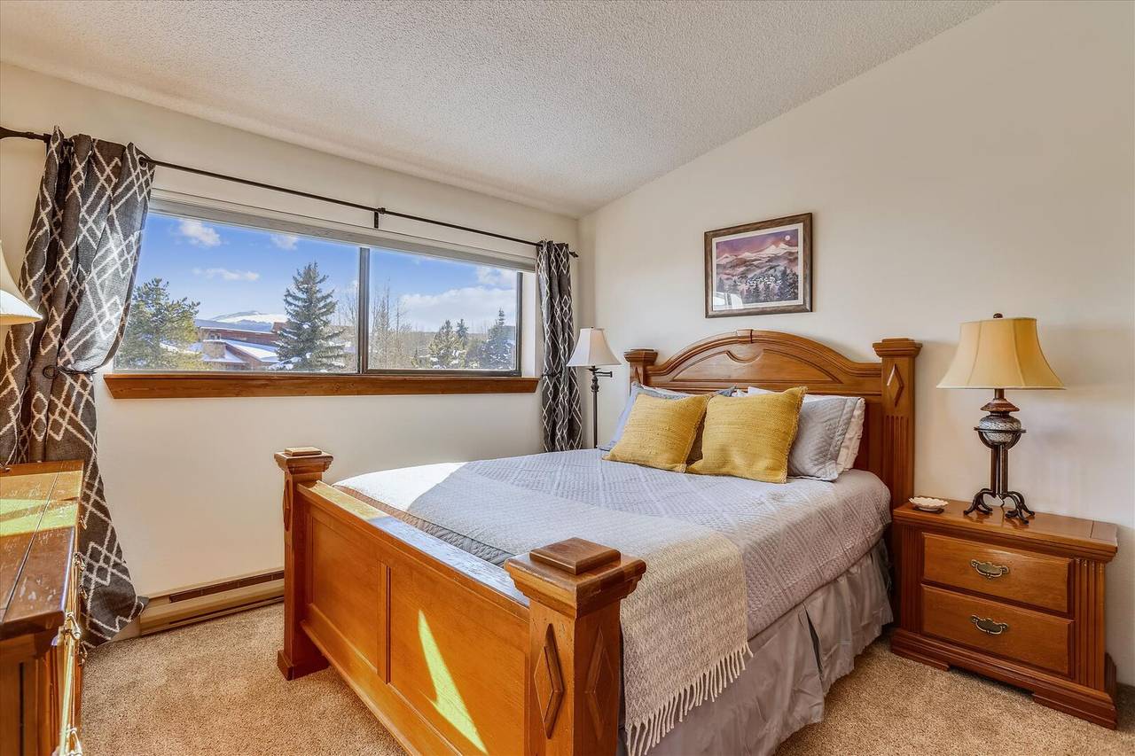 Bedroom - Pine Ridge 7E - Ski-in / Ski-Out - Breckenridge Vacation Rental Bedroom - Pine Ridge 7E - Ski-in / Ski-Out - Breckenridge Vacation Rental