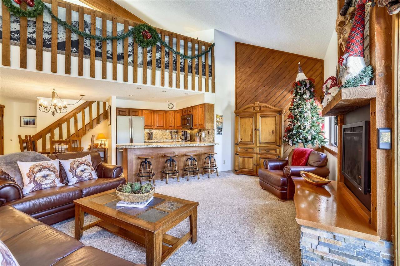 Living Area - Pine Ridge 7E - Ski-in / Ski-Out - Breckenridge Vacation Rental Living Area - Pine Ridge 7E - Ski-in / Ski-Out - Breckenridge Vacation Rental