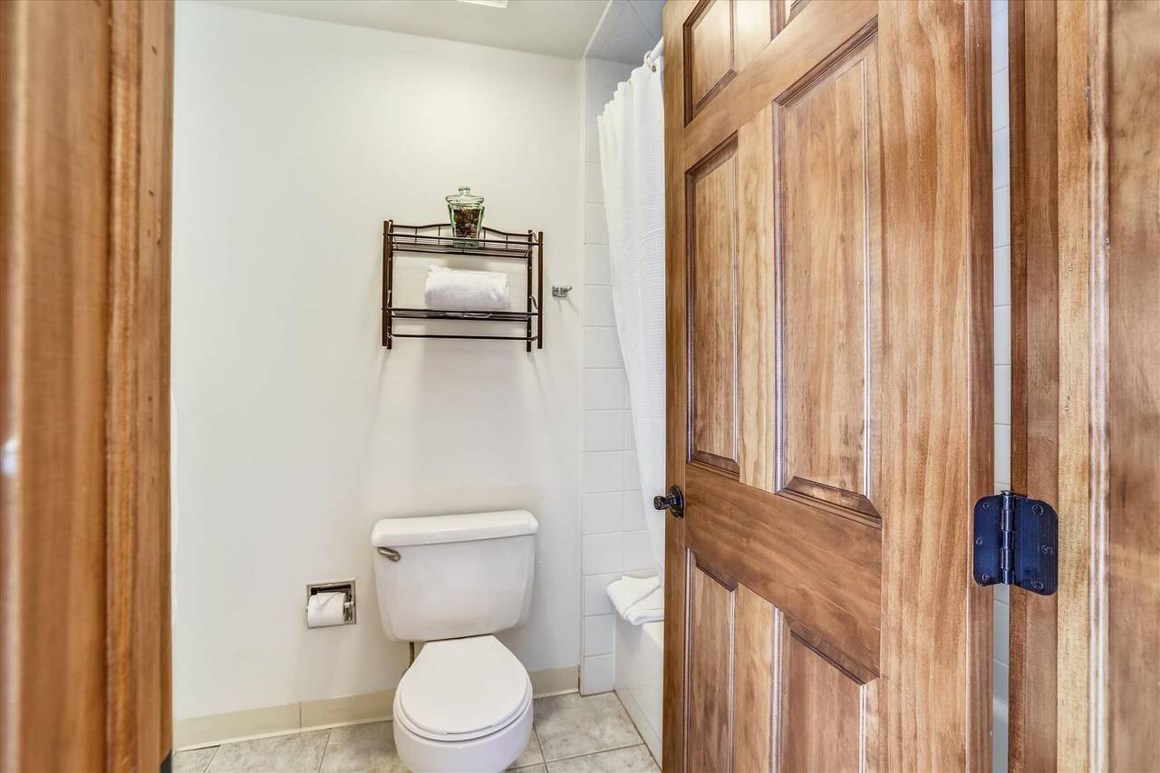 Bathroom - Pine Ridge 7E - Ski-in / Ski-Out - Breckenridge Vacation Rental Bathroom - Pine Ridge 7E - Ski-in / Ski-Out - Breckenridge Vacation Rental