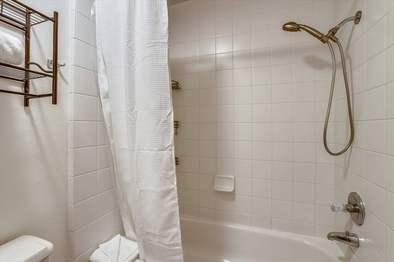 Bathroom - Pine Ridge 7E - Ski-in / Ski-Out - Breckenridge Vacation Rental Bathroom - Pine Ridge 7E - Ski-in / Ski-Out - Breckenridge Vacation Rental