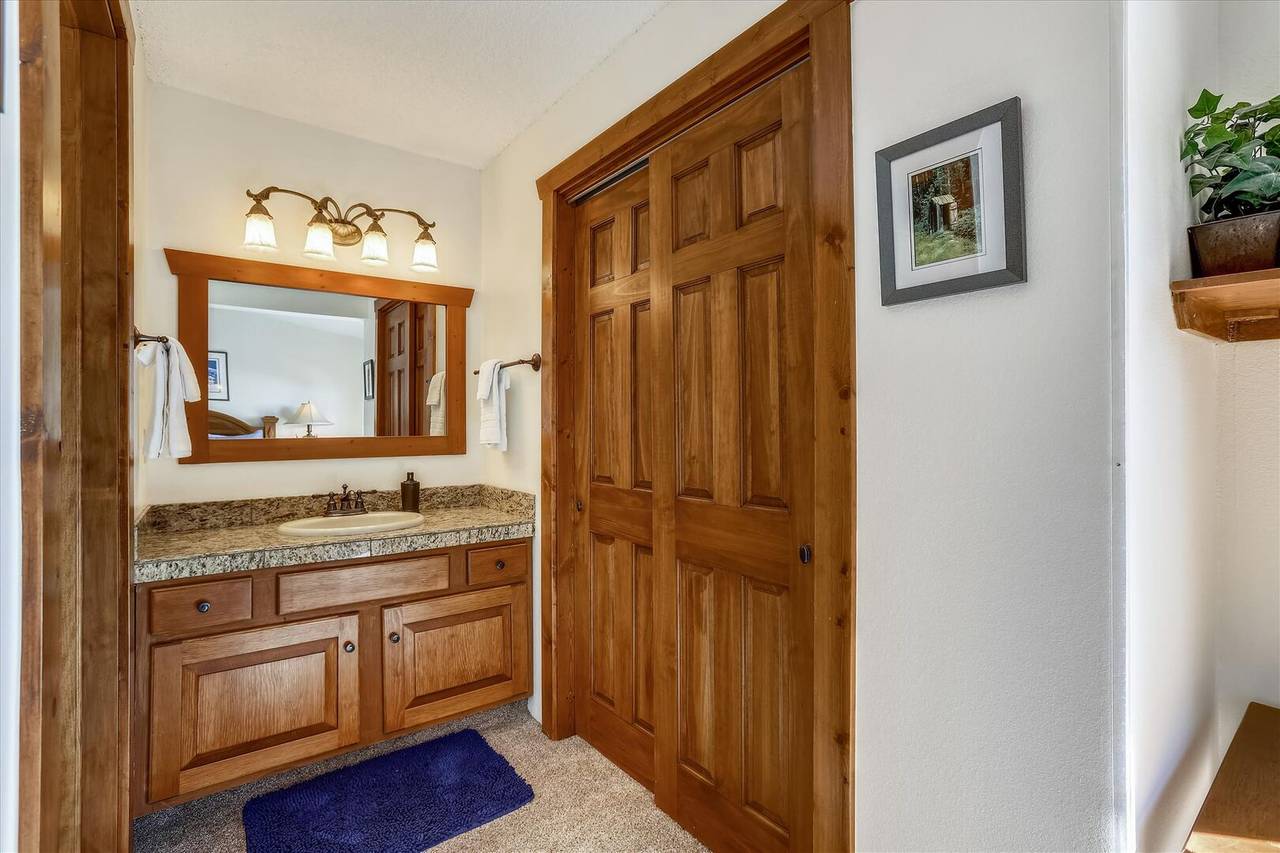 Bathroom - Pine Ridge 7E - Ski-in / Ski-Out - Breckenridge Vacation Rental Bathroom - Pine Ridge 7E - Ski-in / Ski-Out - Breckenridge Vacation Rental