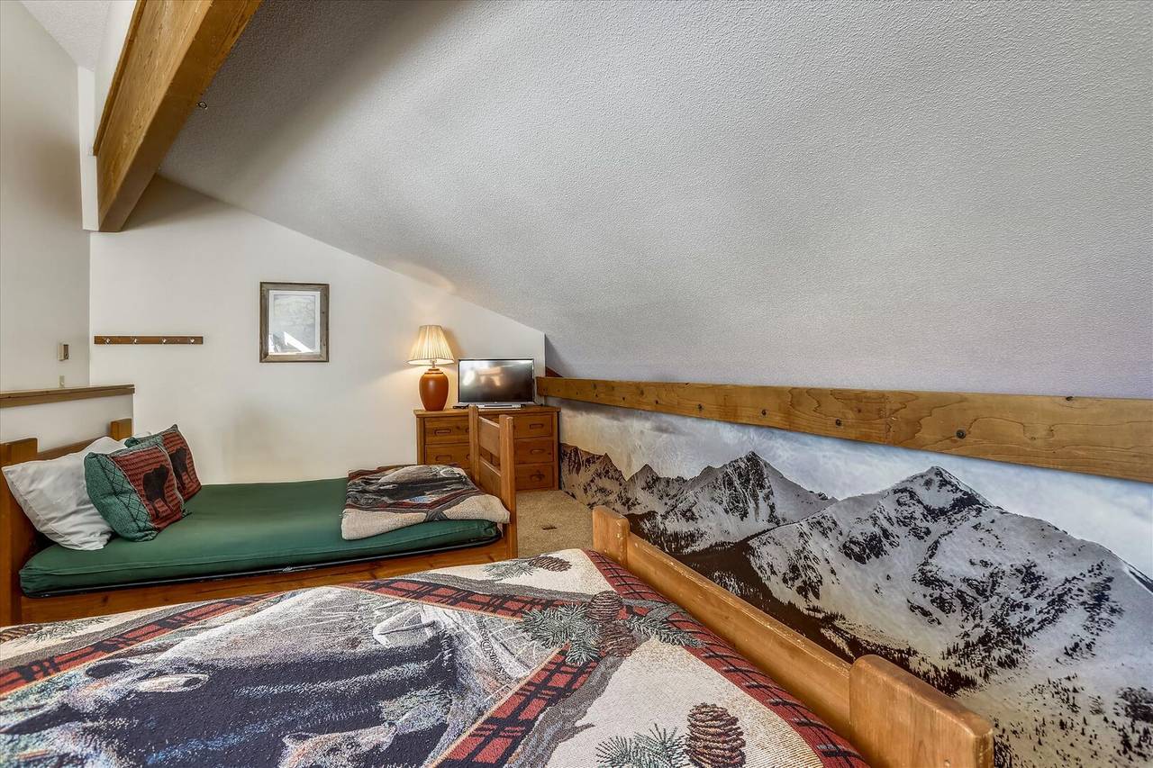 Bedroom - Pine Ridge 7E - Ski-in / Ski-Out - Breckenridge Vacation Rental Bedroom - Pine Ridge 7E - Ski-in / Ski-Out - Breckenridge Vacation Rental