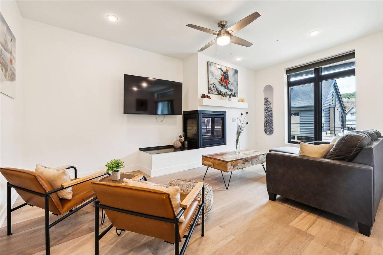 Living Area - River West 522 - Silverthorne Vacation Rental Living Area - River West 522 - Silverthorne Vacation Rental