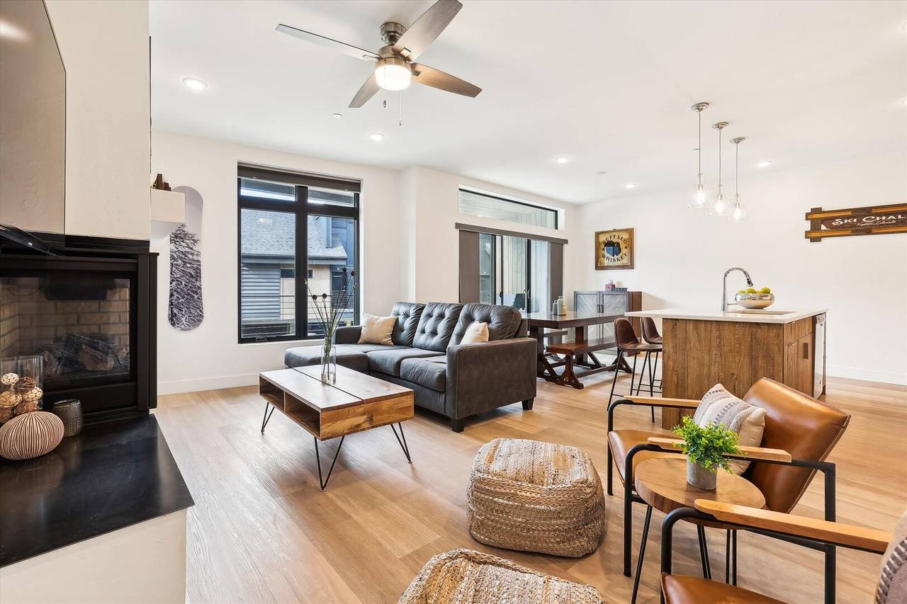 Living Area - River West 522 - Silverthorne Vacation Rental Living Area - River West 522 - Silverthorne Vacation Rental