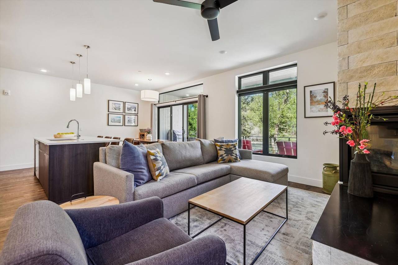 Living Area - River West 814 - Silverthorne Vacation Rental Living Area - River West 814 - Silverthorne Vacation Rental