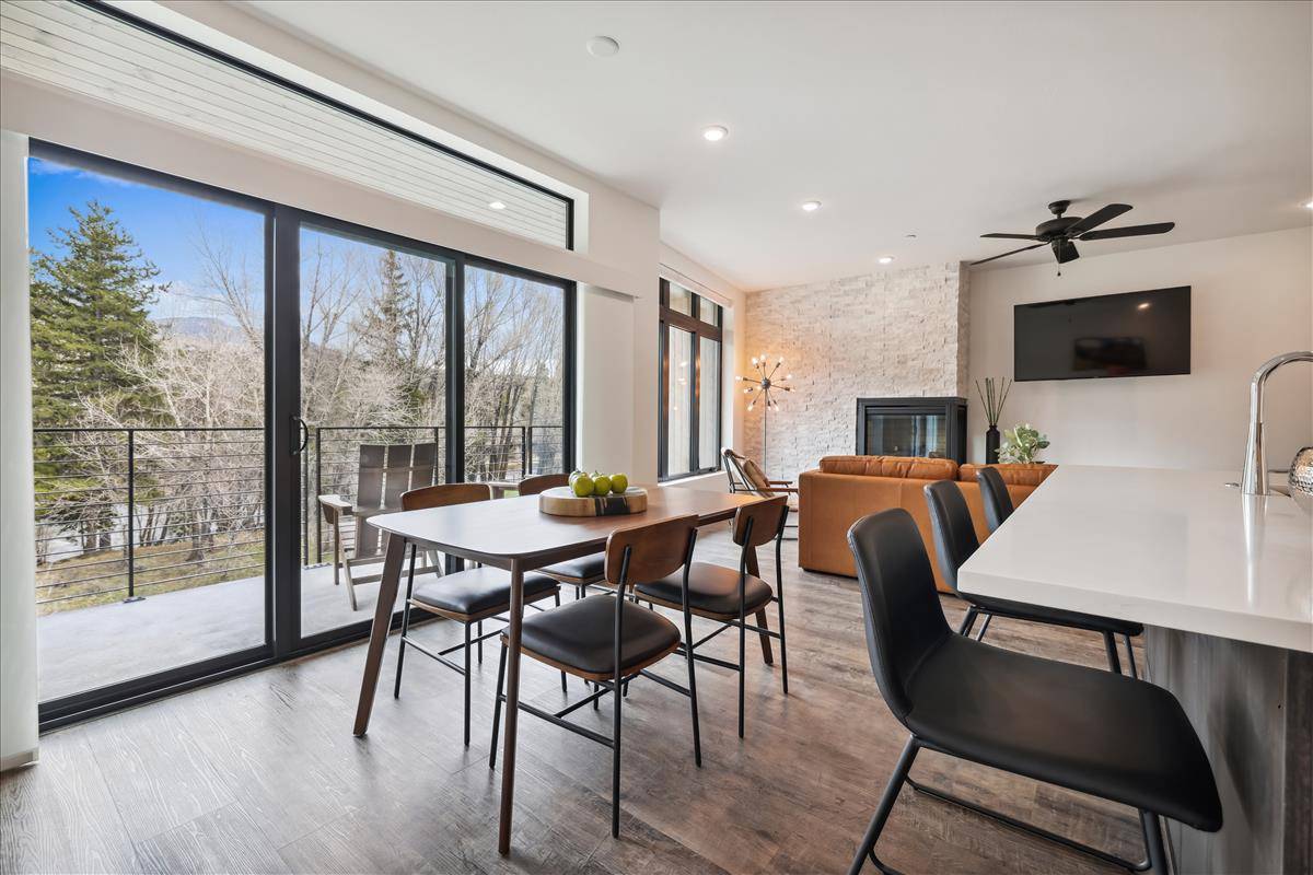 Dining Area - River West 924 - Silverthorne Vacation Rental Dining Area - River West 924 - Silverthorne Vacation Rental