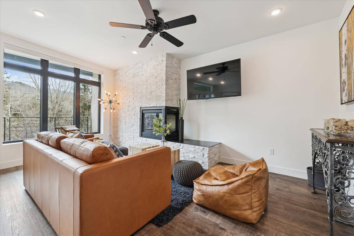 Living Area - River West 924 - Silverthorne Vacation Rental Living Area - River West 924 - Silverthorne Vacation Rental