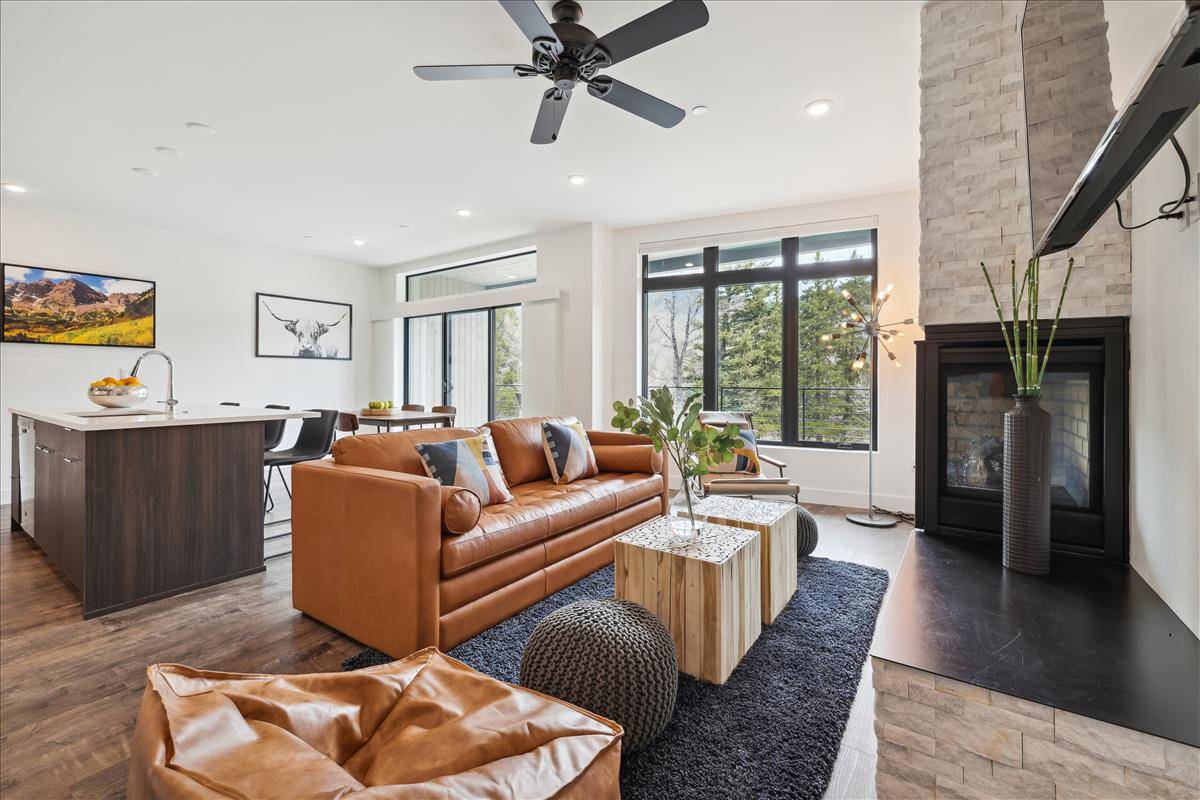 Living Area - River West 924 - Silverthorne Vacation Rental Living Area - River West 924 - Silverthorne Vacation Rental