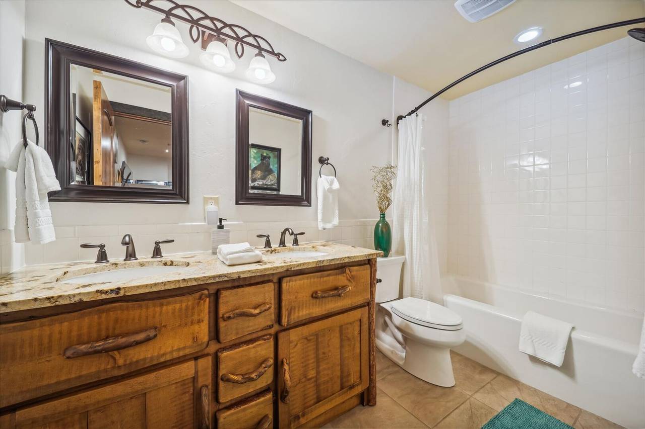 Bathroom - Silver Circle Lodge - Breckenridge Vacation Rental Bathroom - Silver Circle Lodge - Breckenridge Vacation Rental