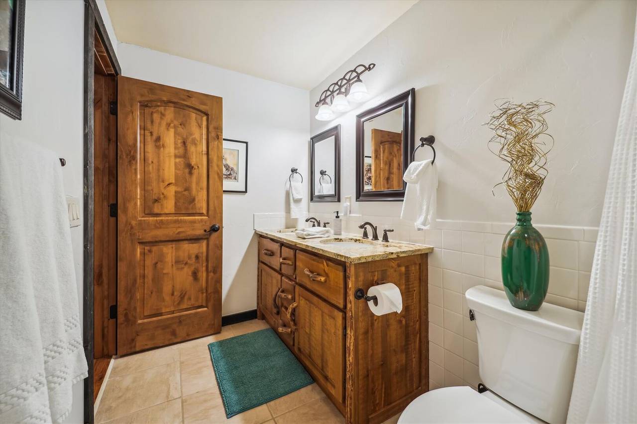 Bathroom - Silver Circle Lodge - Breckenridge Vacation Rental Bathroom - Silver Circle Lodge - Breckenridge Vacation Rental