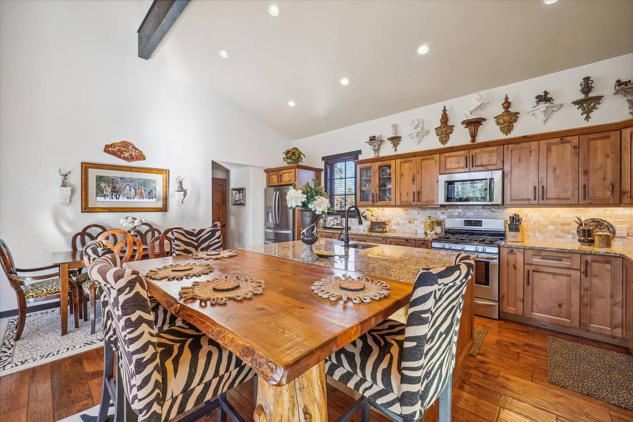 Dining Area - Silver Circle Lodge - Breckenridge Vacation Rental Dining Area - Silver Circle Lodge - Breckenridge Vacation Rental