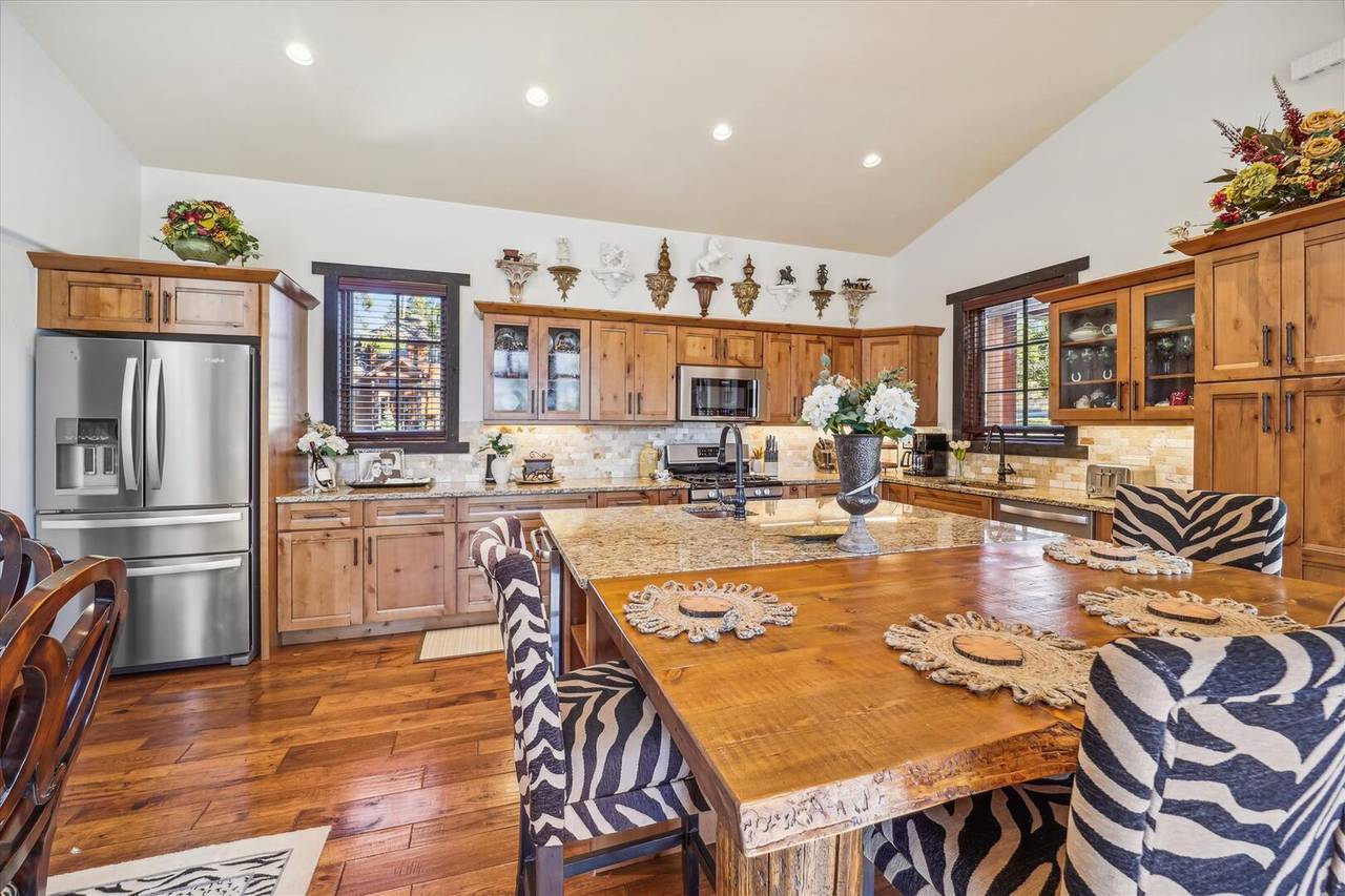 Dining Area - Silver Circle Lodge - Breckenridge Vacation Rental Dining Area - Silver Circle Lodge - Breckenridge Vacation Rental