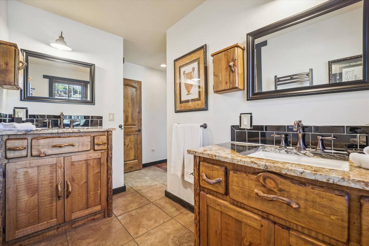 Bathroom - Silver Circle Lodge - Breckenridge Vacation Rental Bathroom - Silver Circle Lodge - Breckenridge Vacation Rental