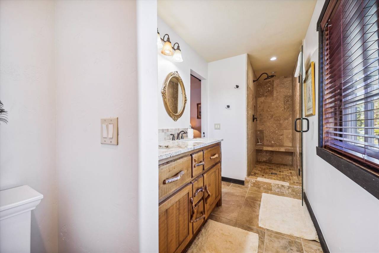 Bathroom - Silver Circle Lodge - Breckenridge Vacation Rental Bathroom - Silver Circle Lodge - Breckenridge Vacation Rental