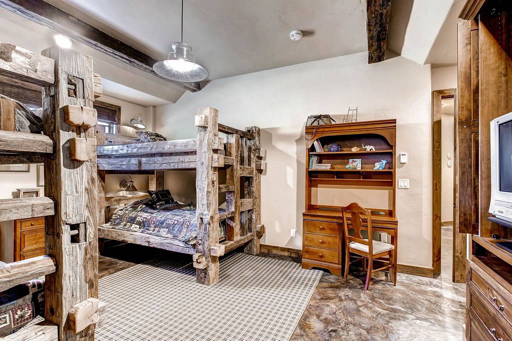 Bedroom - Ski Bridge Lodge - Breckenridge Vacation Rental Bedroom - Ski Bridge Lodge - Breckenridge Vacation Rental