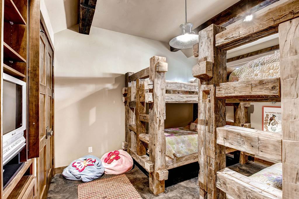 Bedroom - Ski Bridge Lodge - Breckenridge Vacation Rental Bedroom - Ski Bridge Lodge - Breckenridge Vacation Rental