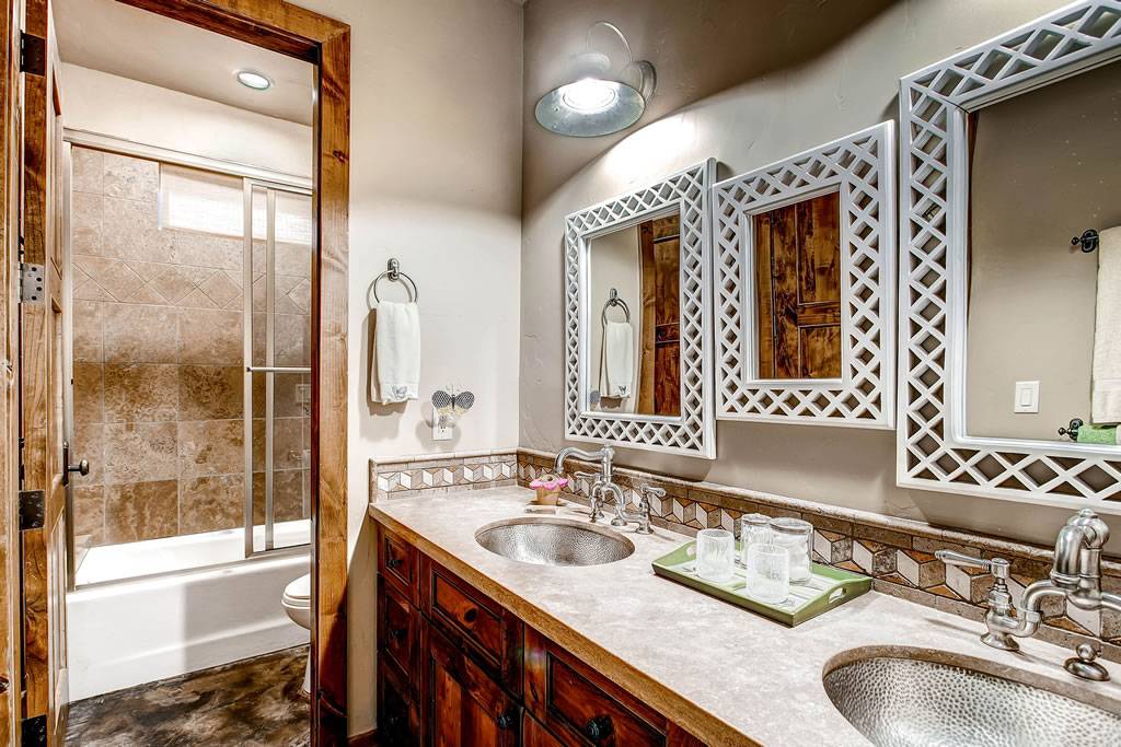 Bathroom - Ski Bridge Lodge - Breckenridge Vacation Rental Bathroom - Ski Bridge Lodge - Breckenridge Vacation Rental