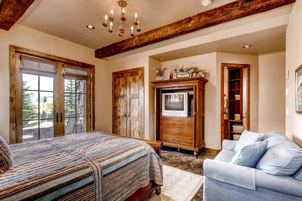 Bedroom - Ski Bridge Lodge - Breckenridge Vacation Rental Bedroom - Ski Bridge Lodge - Breckenridge Vacation Rental