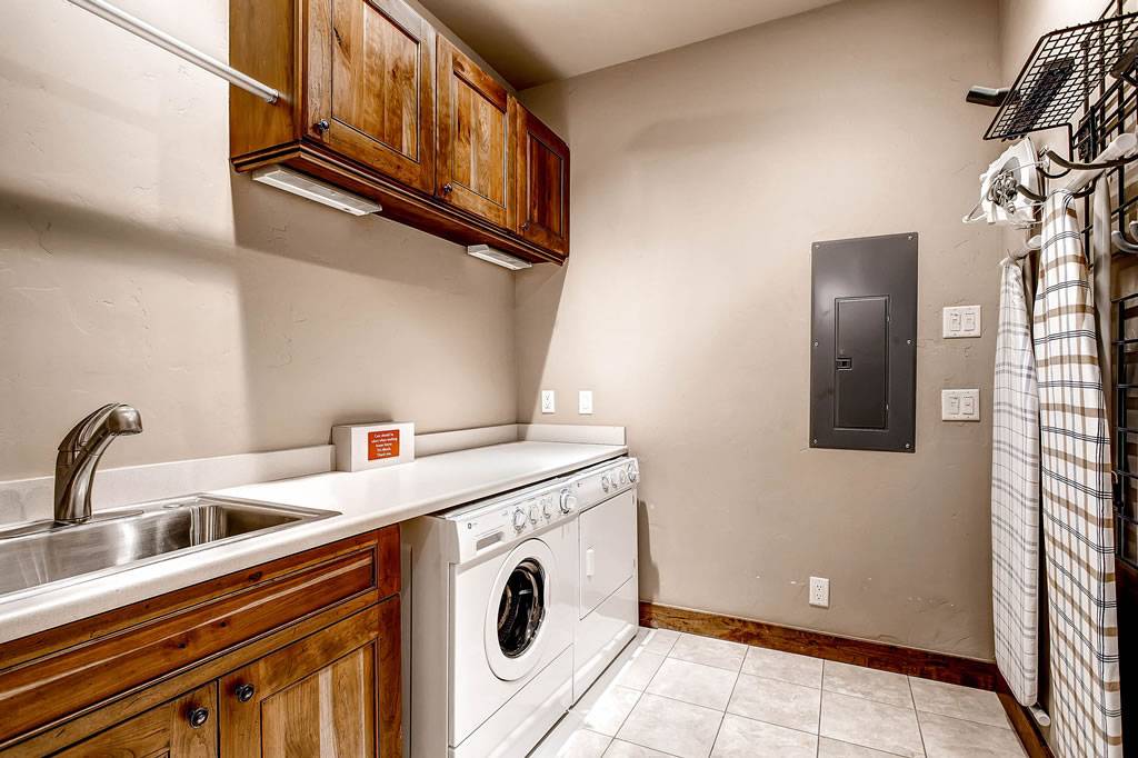 Laundry - Ski Bridge Lodge - Breckenridge Vacation Rental Laundry - Ski Bridge Lodge - Breckenridge Vacation Rental