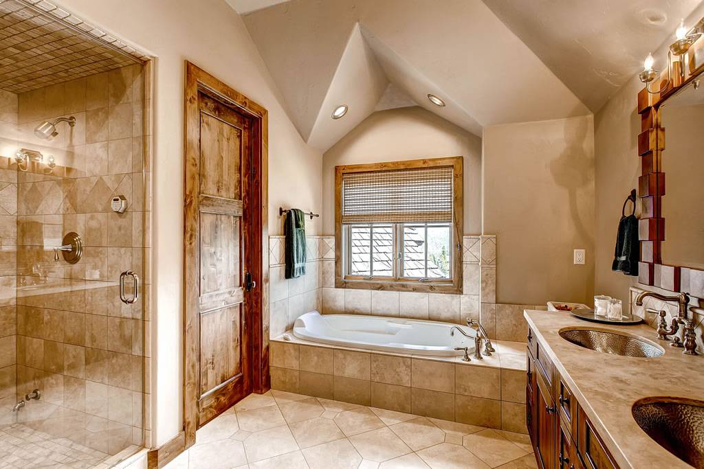 Bathroom - Ski Bridge Lodge - Breckenridge Vacation Rental Bathroom - Ski Bridge Lodge - Breckenridge Vacation Rental