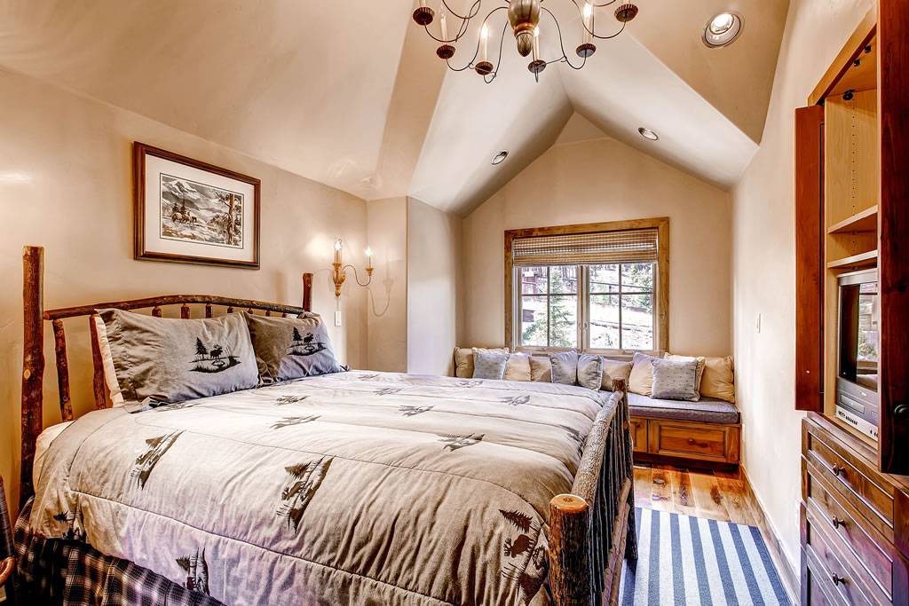 Bedroom - Ski Bridge Lodge - Breckenridge Vacation Rental Bedroom - Ski Bridge Lodge - Breckenridge Vacation Rental