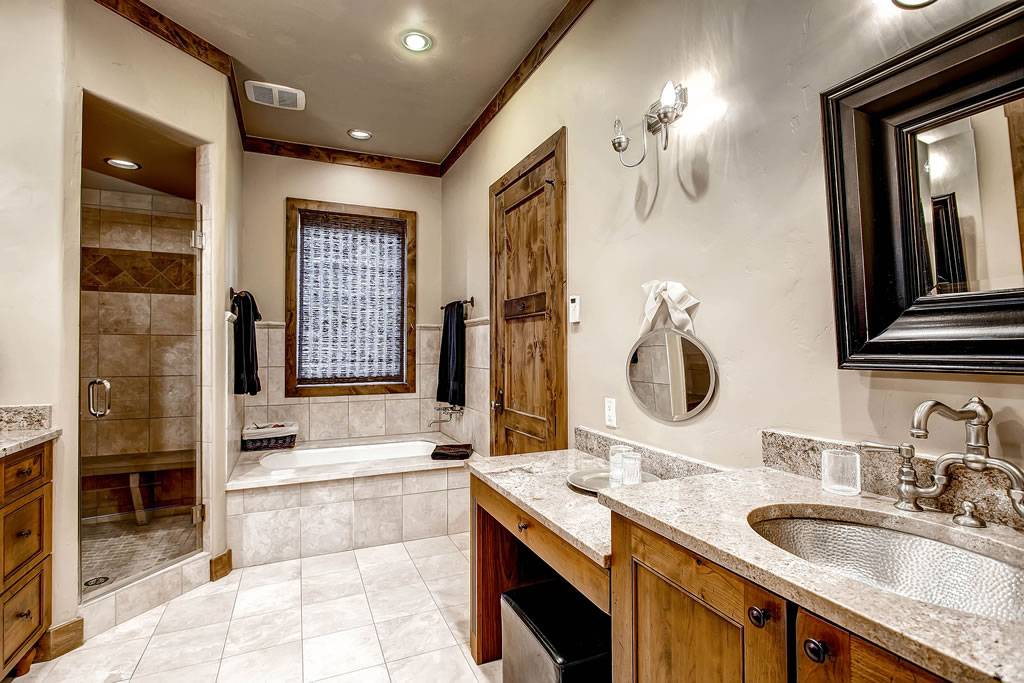Bathroom - Ski Bridge Lodge - Breckenridge Vacation Rental Bathroom - Ski Bridge Lodge - Breckenridge Vacation Rental