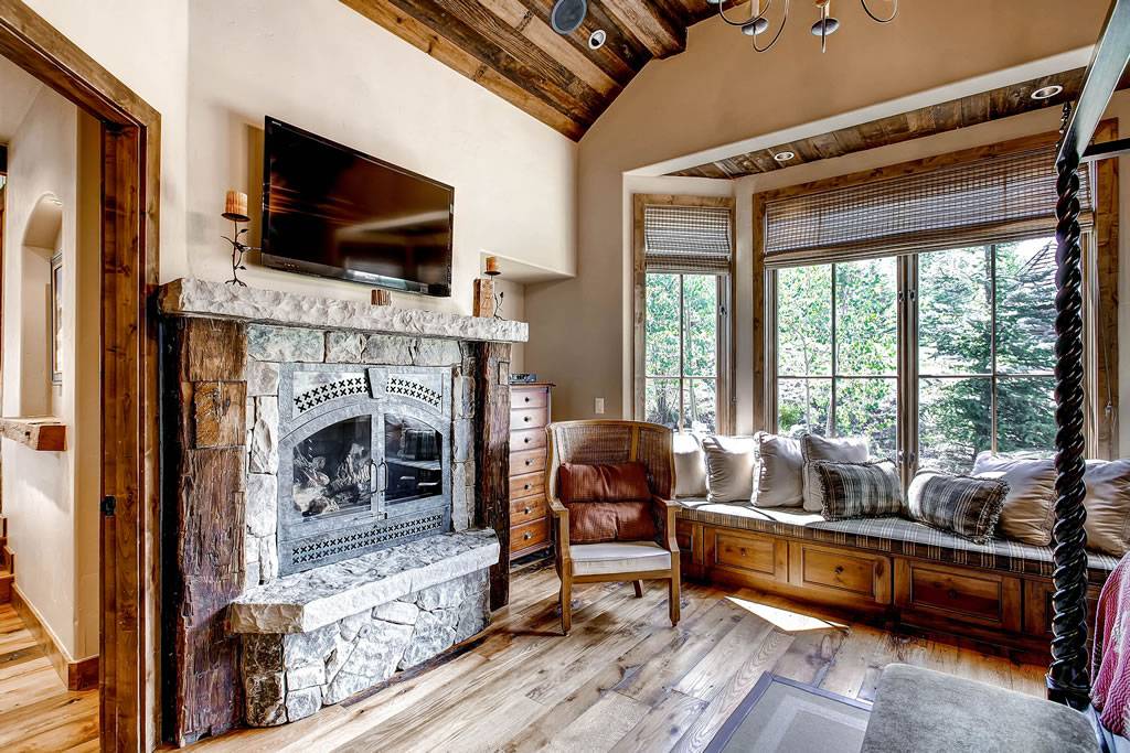 Bedroom - Ski Bridge Lodge - Breckenridge Vacation Rental Bedroom - Ski Bridge Lodge - Breckenridge Vacation Rental