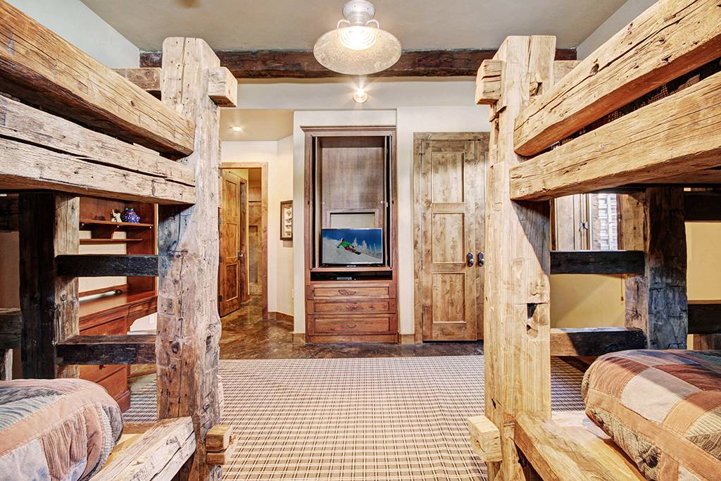 Bedroom - Ski Bridge Lodge - Breckenridge Vacation Rental Bedroom - Ski Bridge Lodge - Breckenridge Vacation Rental