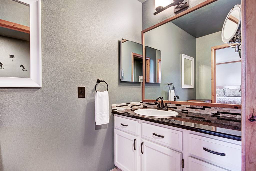 Bathroom - Ski Hill 27 - Breckenridge Vacation Rental Bathroom - Ski Hill 27 - Breckenridge Vacation Rental