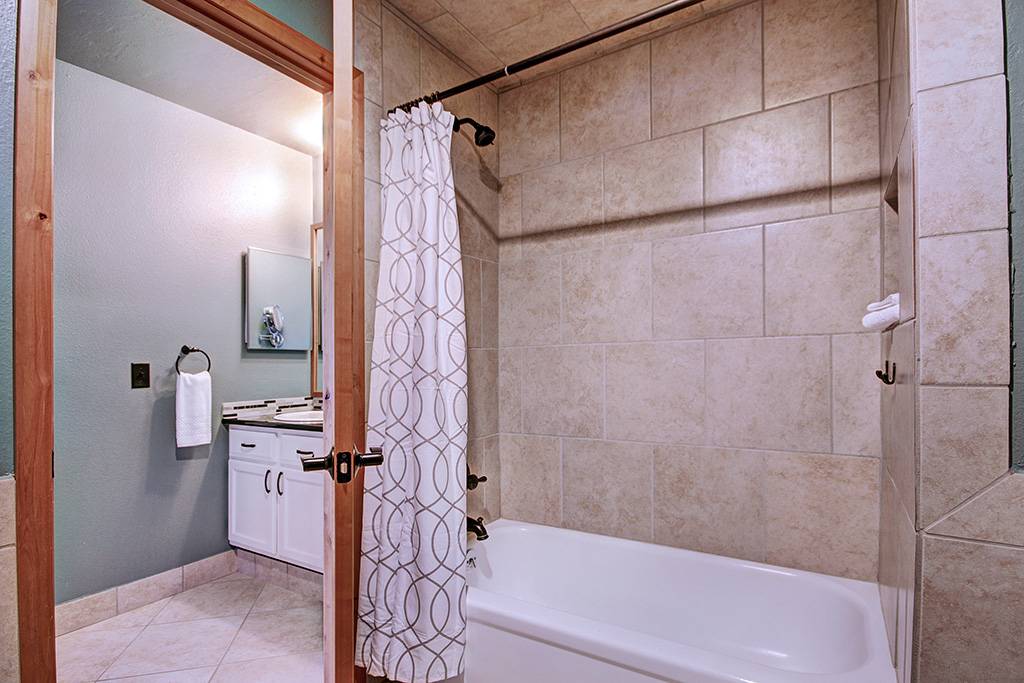 Bathroom - Ski Hill 27 - Breckenridge Vacation Rental Bathroom - Ski Hill 27 - Breckenridge Vacation Rental