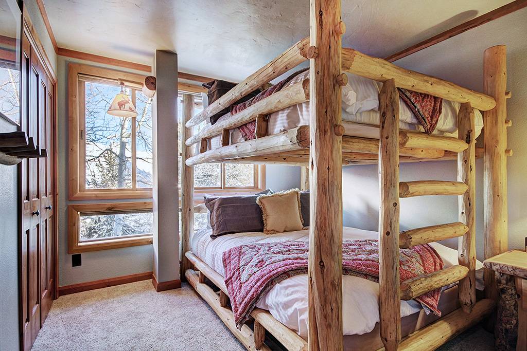 Bedroom - Ski Hill 27 - Breckenridge Vacation Rental Bedroom - Ski Hill 27 - Breckenridge Vacation Rental