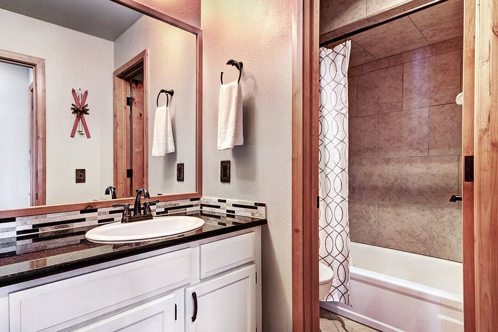 Bathroom - Ski Hill 27 - Breckenridge Vacation Rental Bathroom - Ski Hill 27 - Breckenridge Vacation Rental
