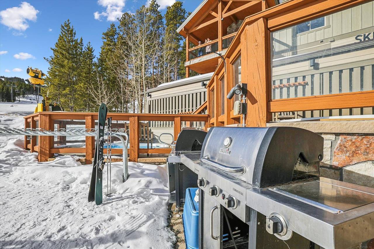 Shared Grill - Ski Watch 329 - Breckenridge Vacation Rental Shared Grill - Ski Watch 329 - Breckenridge Vacation Rental