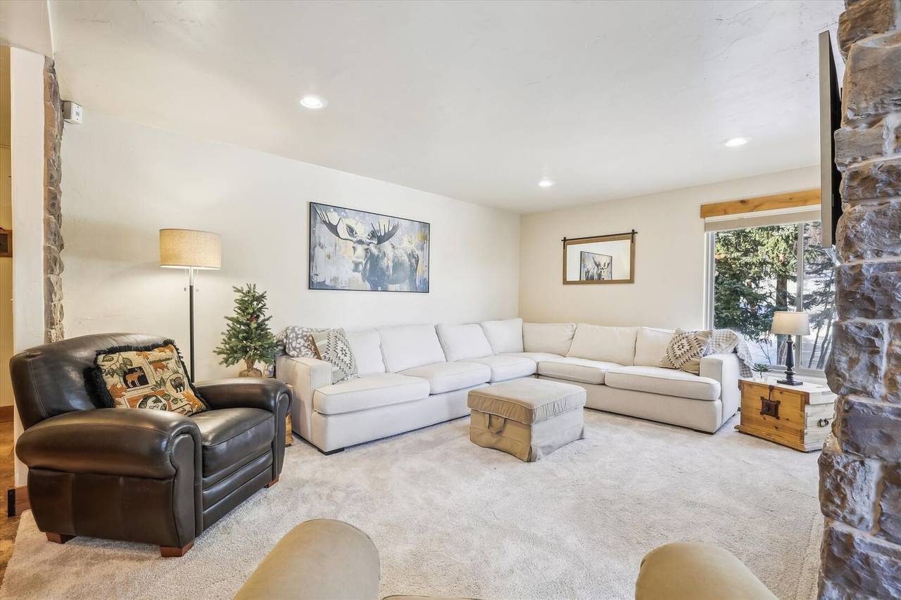 Living Area - Ski Watch 329 - Breckenridge Vacation Rental Living Area - Ski Watch 329 - Breckenridge Vacation Rental