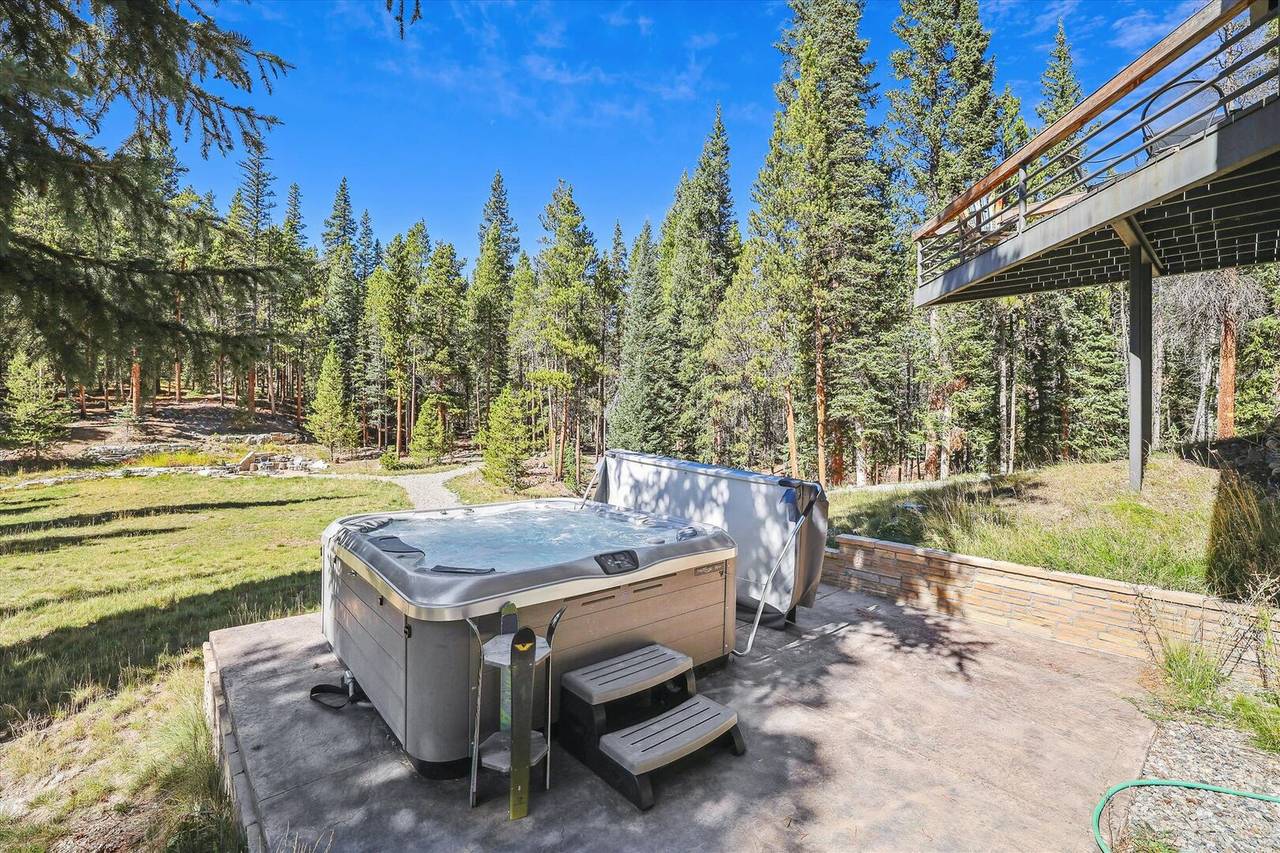 Hot Tub - Summit Solitude Estate - Breckenridge Vacation Rental Hot Tub - Summit Solitude Estate - Breckenridge Vacation Rental