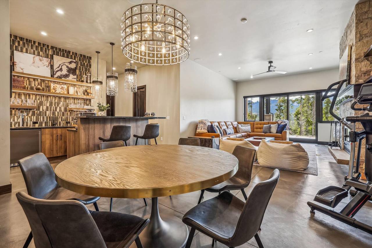 Family Room, The Crowne Summit, Breckenridge Vacation Rental Family Room, The Crowne Summit, Breckenridge Vacation Rental