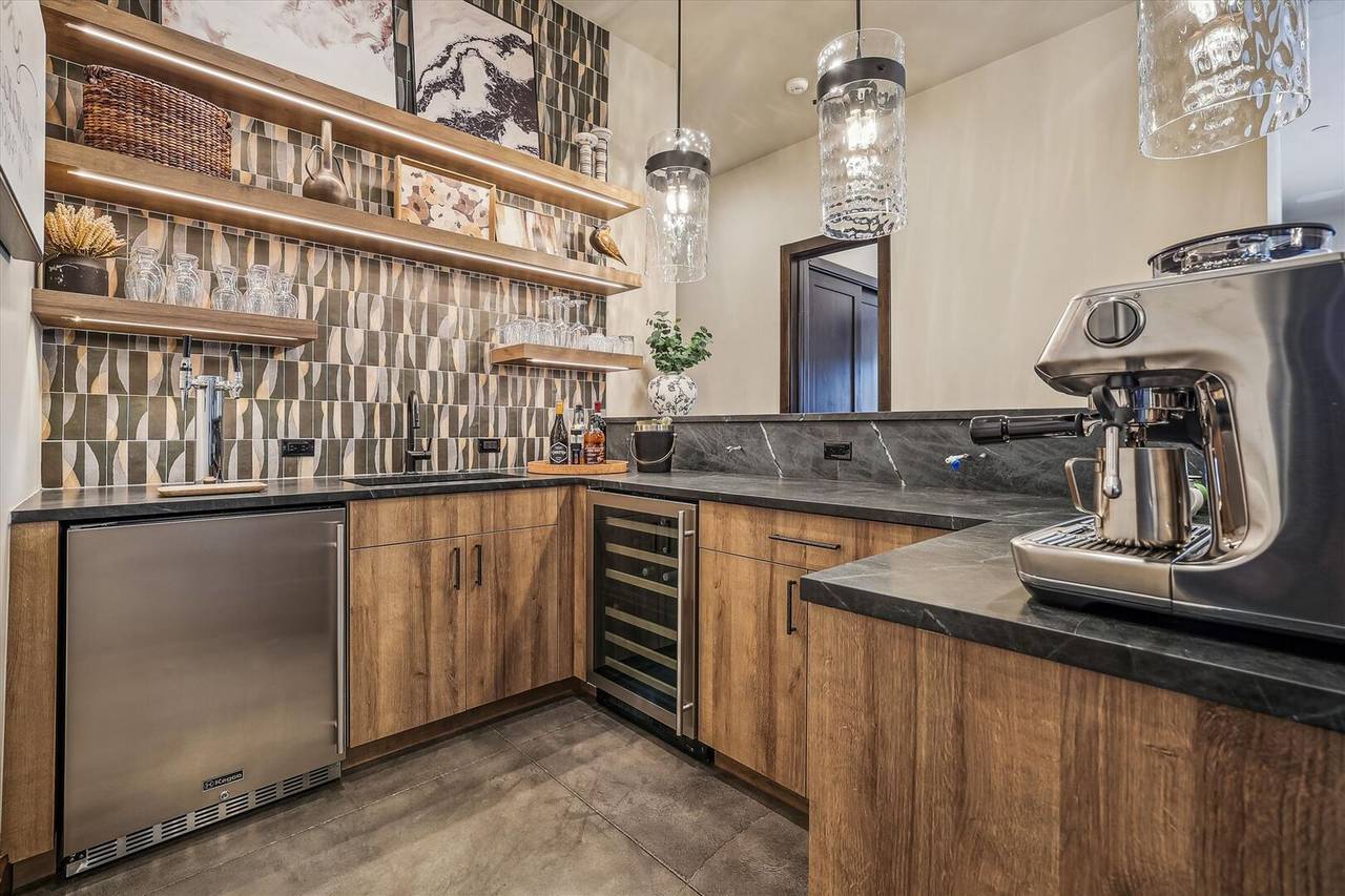 Bar, The Crowne Summit, Breckenridge Vacation Rental Bar, The Crowne Summit, Breckenridge Vacation Rental