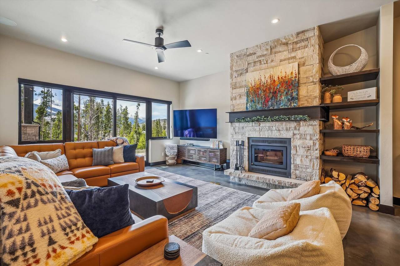 Family Room, The Crowne Summit, Breckenridge Vacation Rental Family Room, The Crowne Summit, Breckenridge Vacation Rental