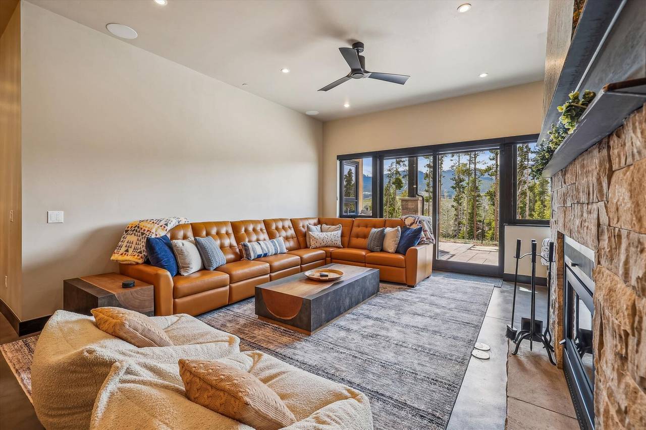 Family Room, The Crowne Summit, Breckenridge Vacation Rental Family Room, The Crowne Summit, Breckenridge Vacation Rental