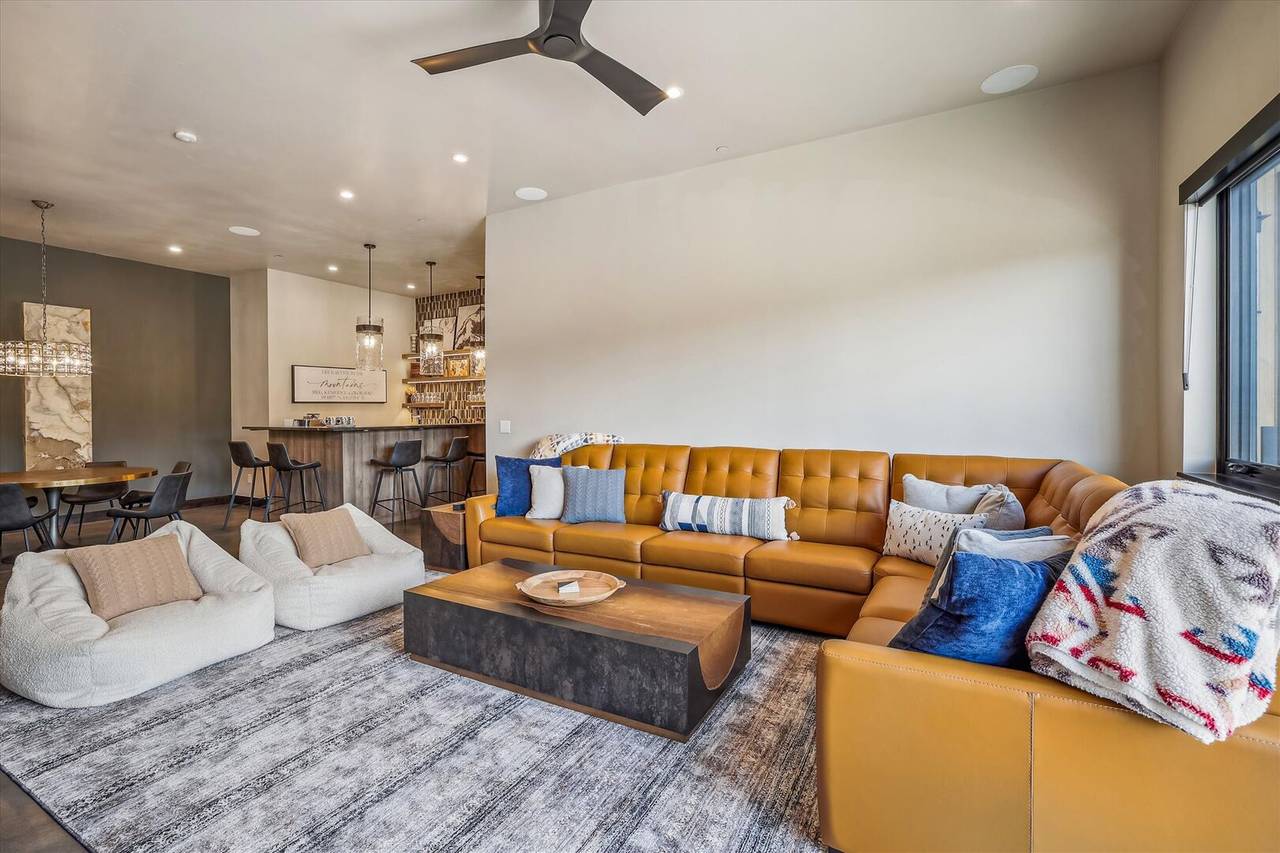 Family Room, The Crowne Summit, Breckenridge Vacation Rental Family Room, The Crowne Summit, Breckenridge Vacation Rental