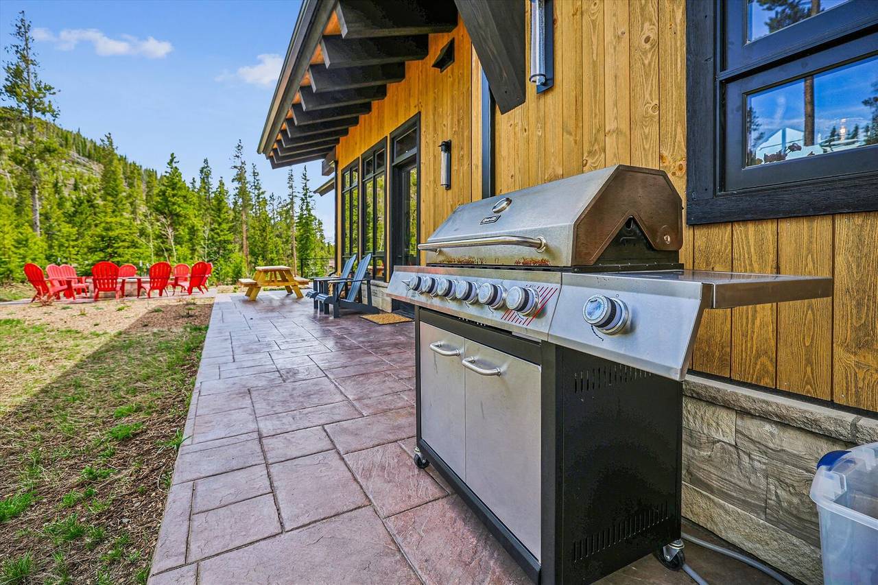 Grill, The Crowne Summit, Breckenridge Vacation Rental Grill, The Crowne Summit, Breckenridge Vacation Rental