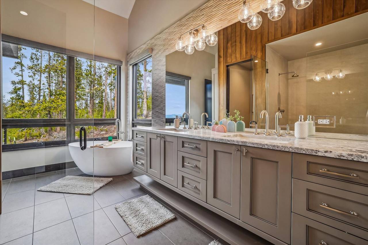 Bathroom, The Crowne Summit, Breckenridge Vacation Rental Bathroom, The Crowne Summit, Breckenridge Vacation Rental