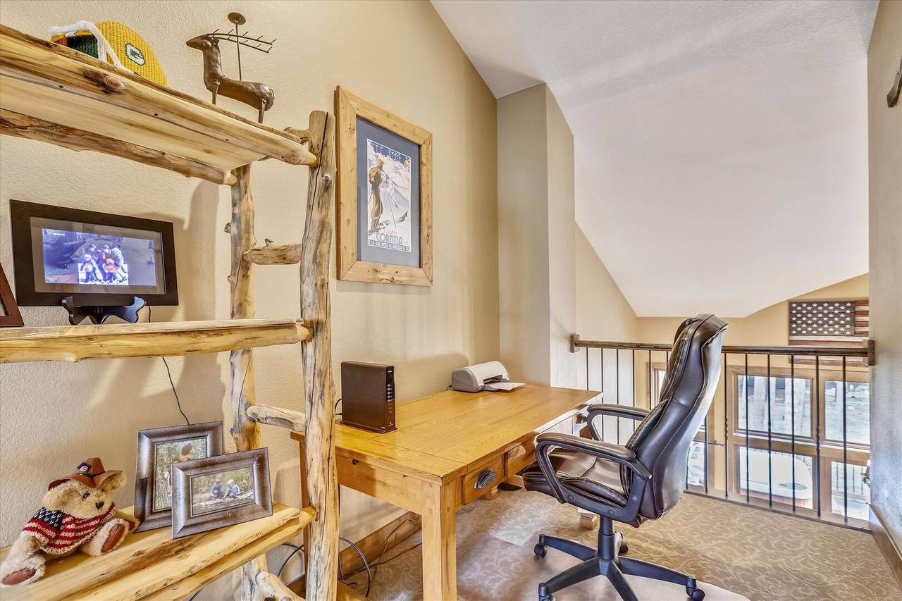 Desk, Village Point 109, Breckenridge Vacation Rental Desk, Village Point 109, Breckenridge Vacation Rental