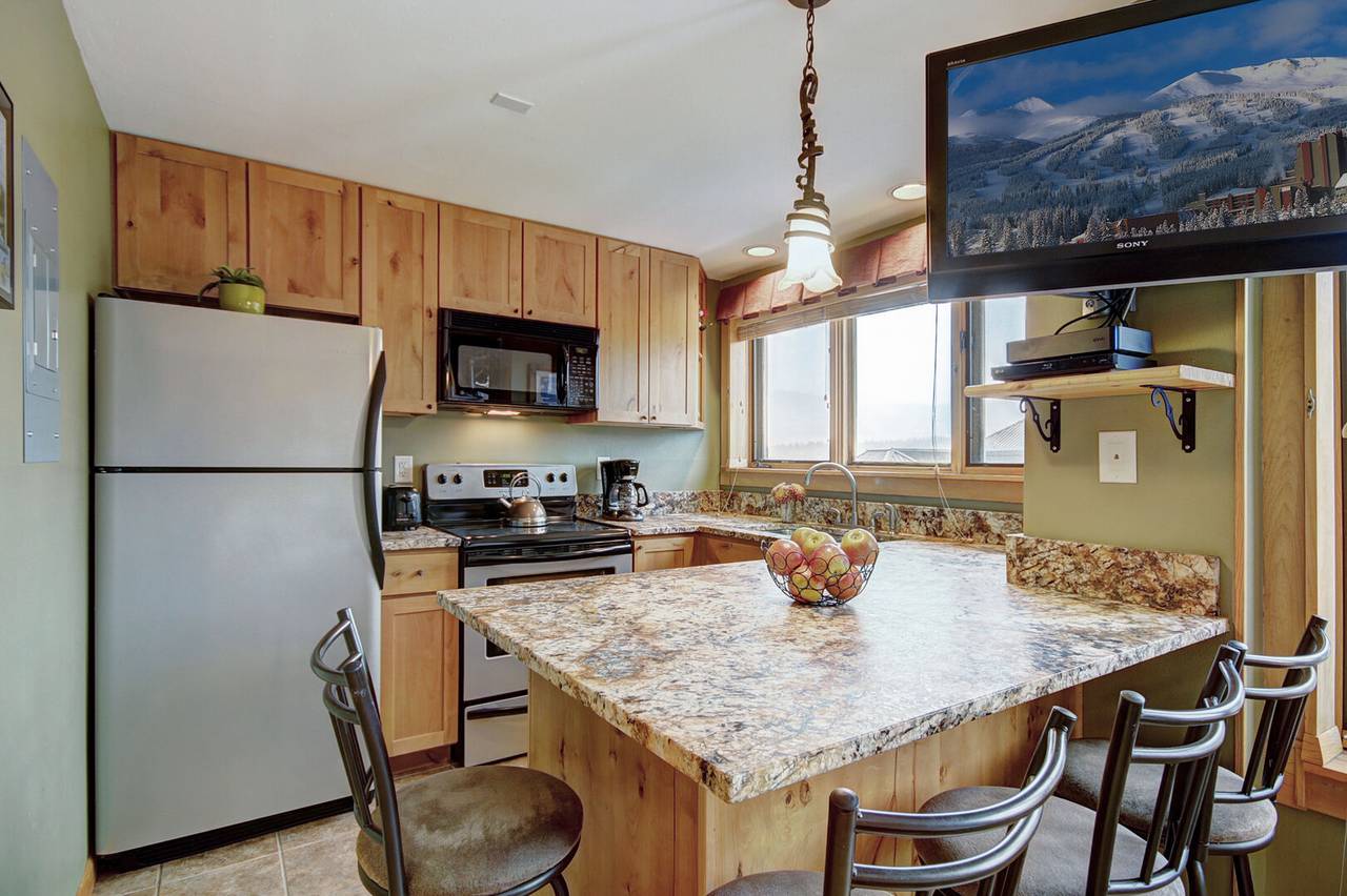 Kitchen, Village at Breckenridge Peak 9 Inn, Liftside 403, Breckenridge Vacation Rental Kitchen, Village at Breckenridge Peak 9 Inn, Liftside 403, Breckenridge Vacation Rental