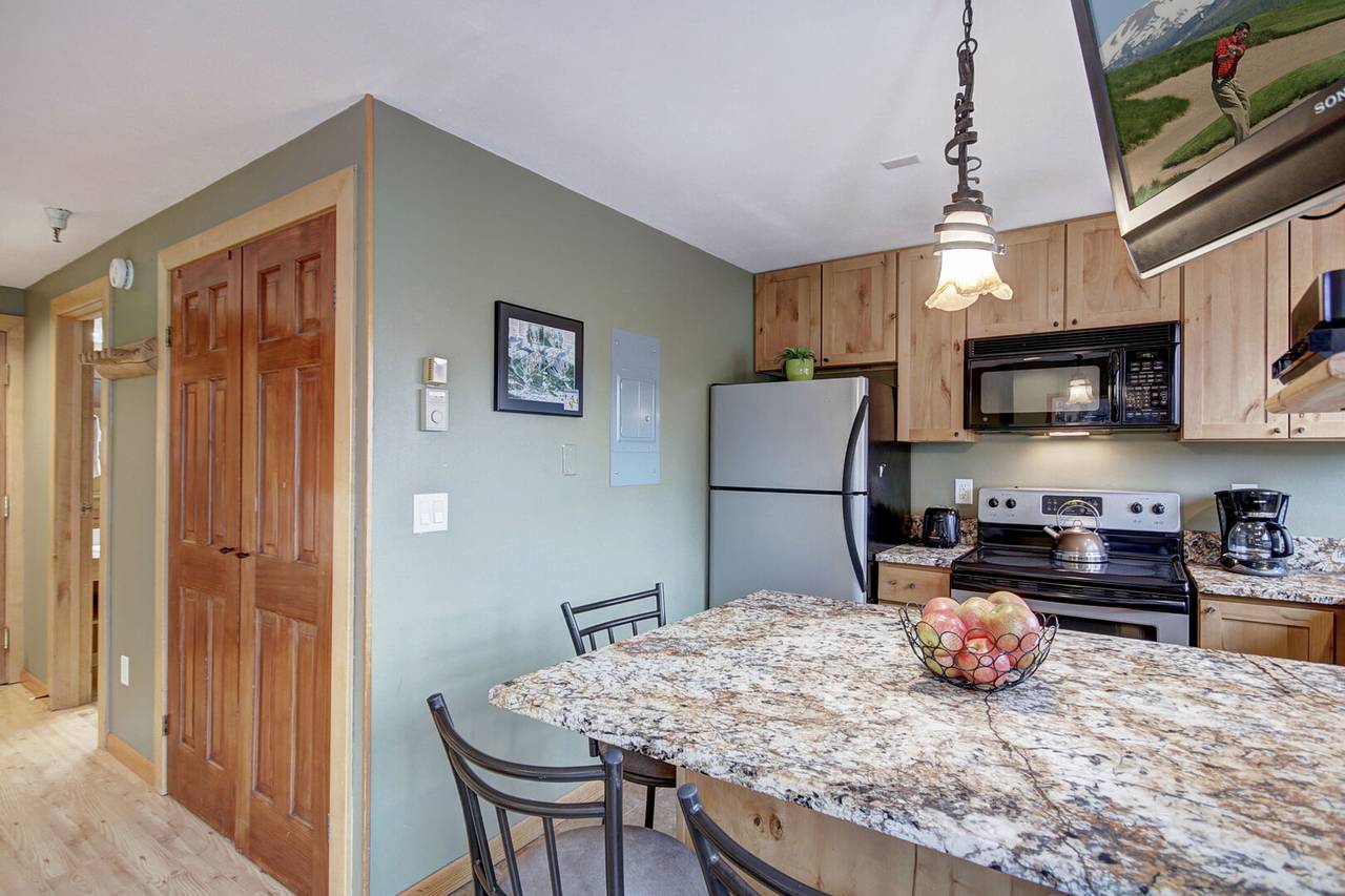 Kitchen, Village at Breckenridge Peak 9 Inn, Liftside 403, Breckenridge Vacation Rental Kitchen, Village at Breckenridge Peak 9 Inn, Liftside 403, Breckenridge Vacation Rental