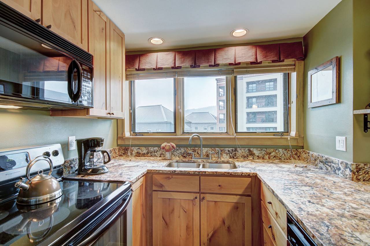 Kitchen, Village at Breckenridge Peak 9 Inn, Liftside 403, Breckenridge Vacation Rental Kitchen, Village at Breckenridge Peak 9 Inn, Liftside 403, Breckenridge Vacation Rental