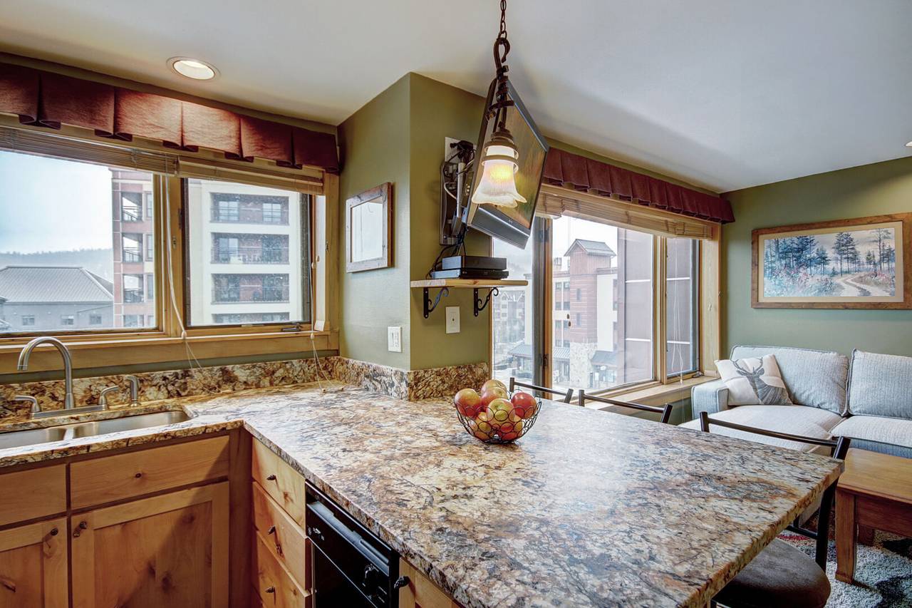 Kitchen, Village at Breckenridge Peak 9 Inn, Liftside 403, Breckenridge Vacation Rental Kitchen, Village at Breckenridge Peak 9 Inn, Liftside 403, Breckenridge Vacation Rental