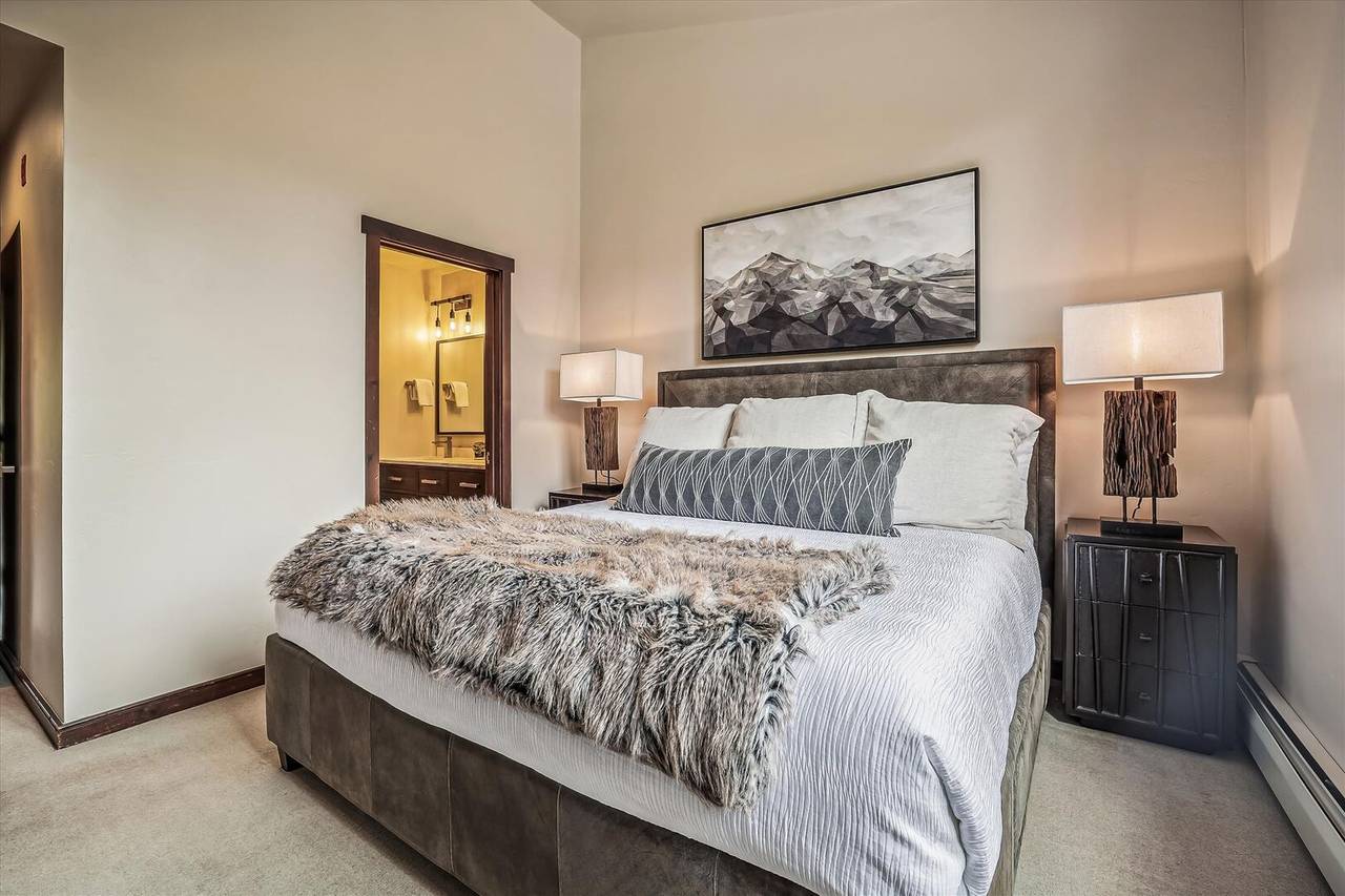 Bedroom - Main Street Junction 29 - Breckenridge Vacation Rental Bedroom - Main Street Junction 29 - Breckenridge Vacation Rental